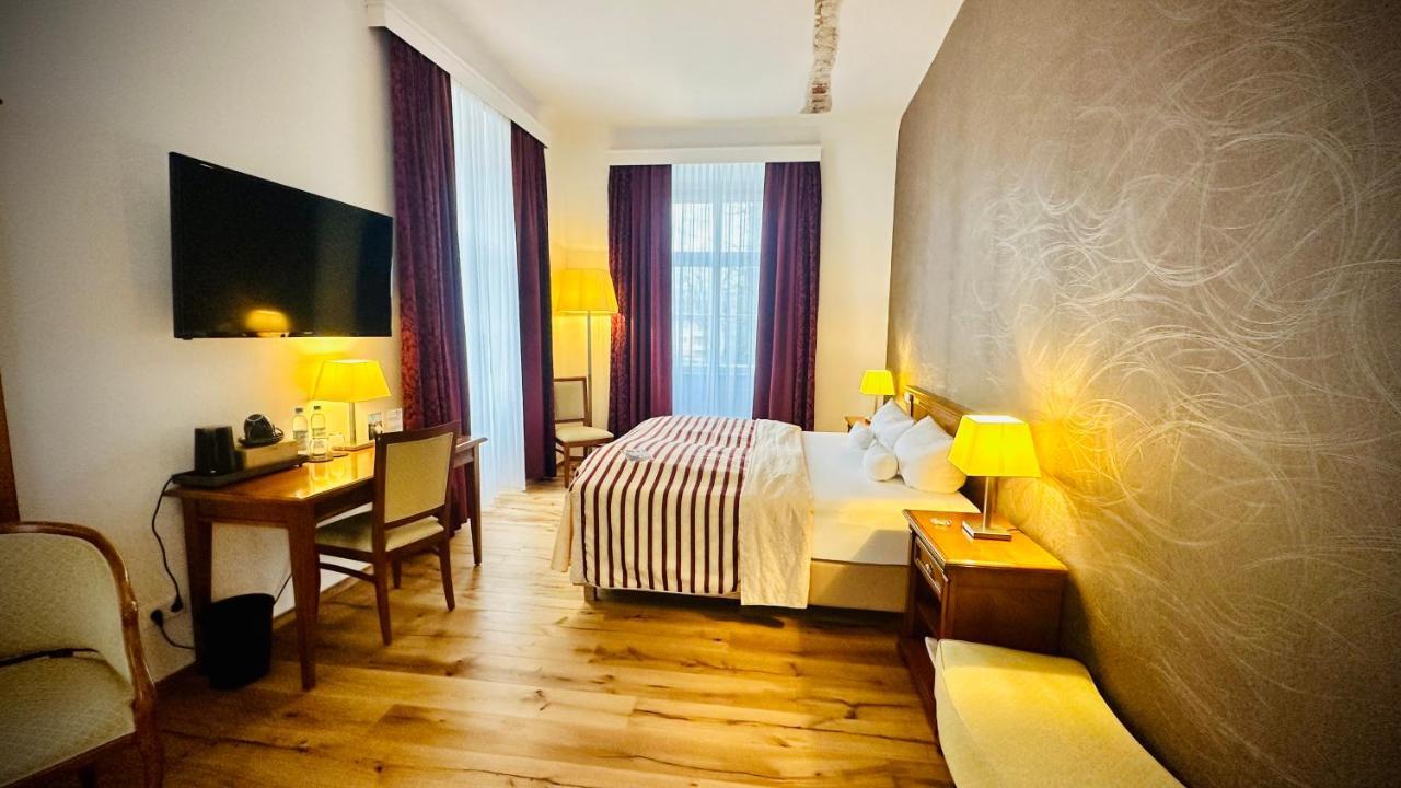 Schloss Burgellern Hotel