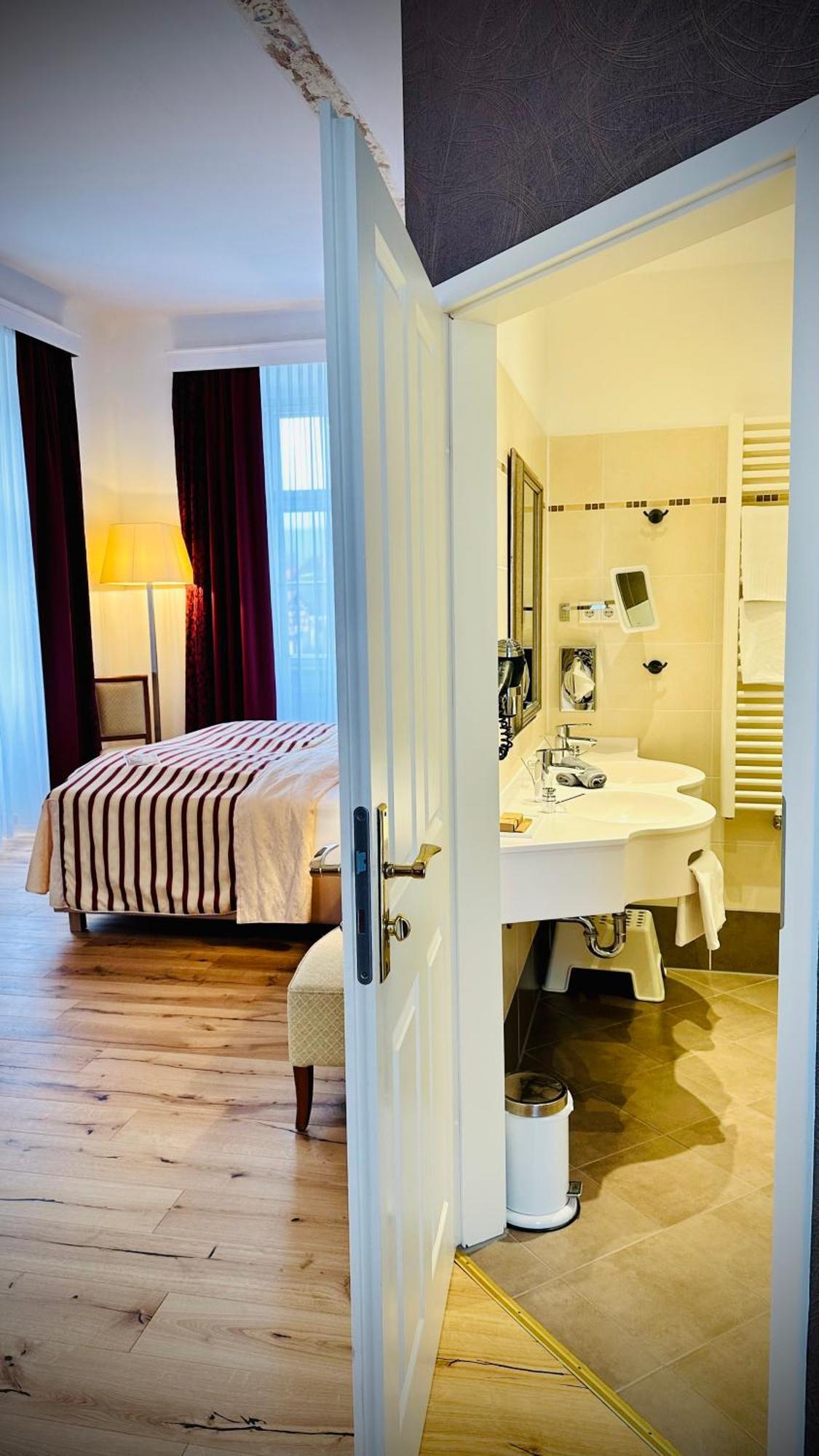 Schloss Burgellern Hotel