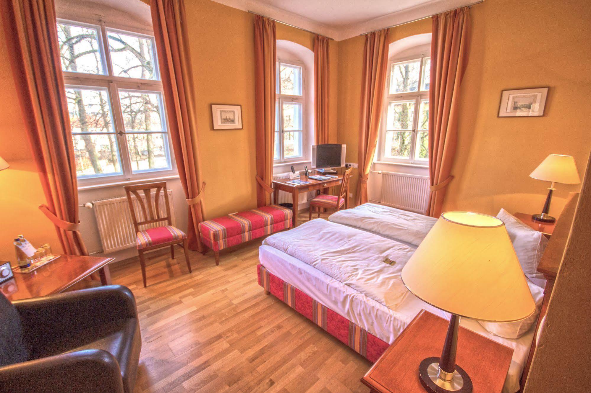 Schloss Burgellern 4*