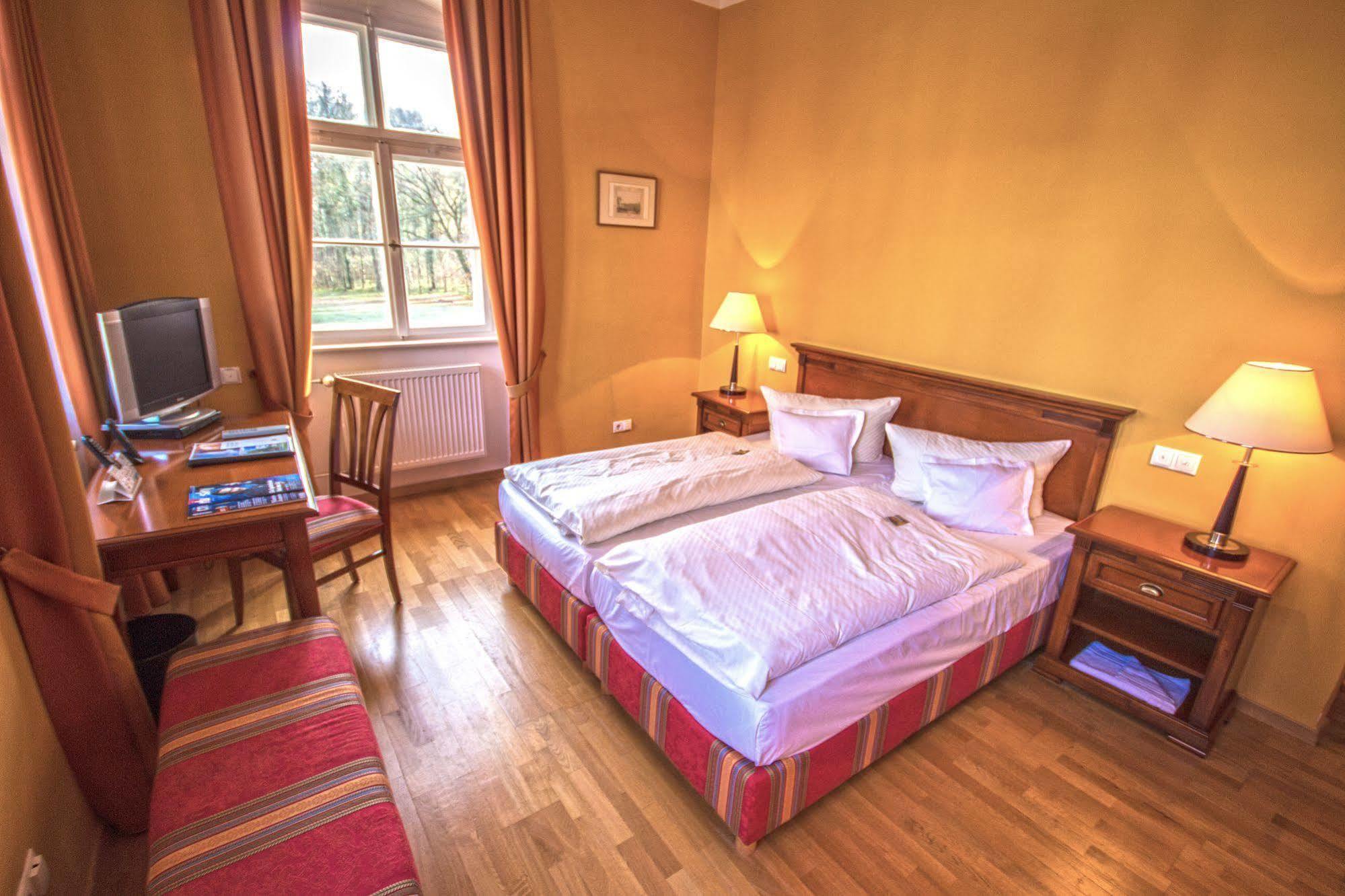 Schloss Burgellern Hotel 4*